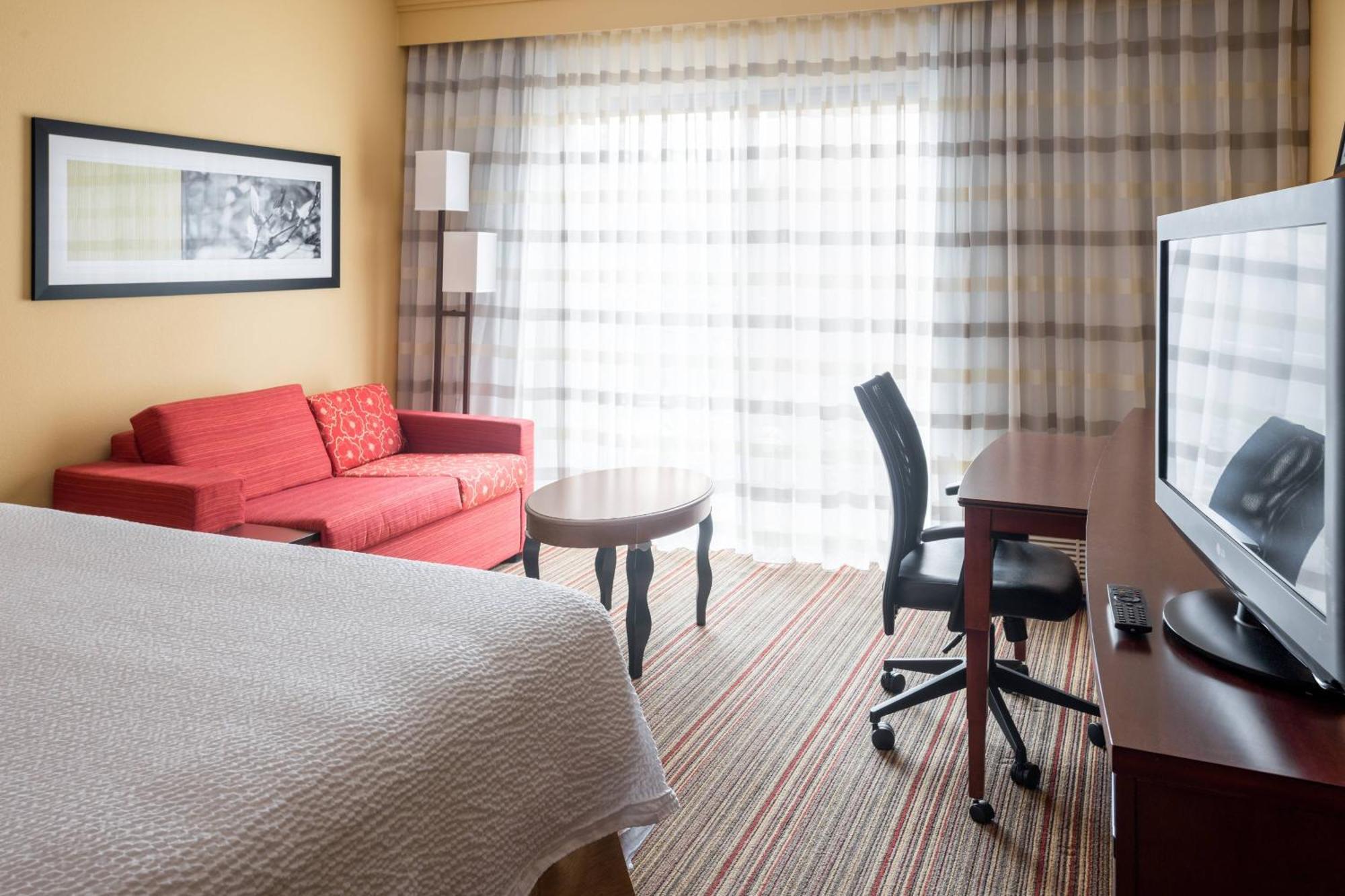 Готель Courtyard By Marriott Indianapolis Airport Екстер'єр фото