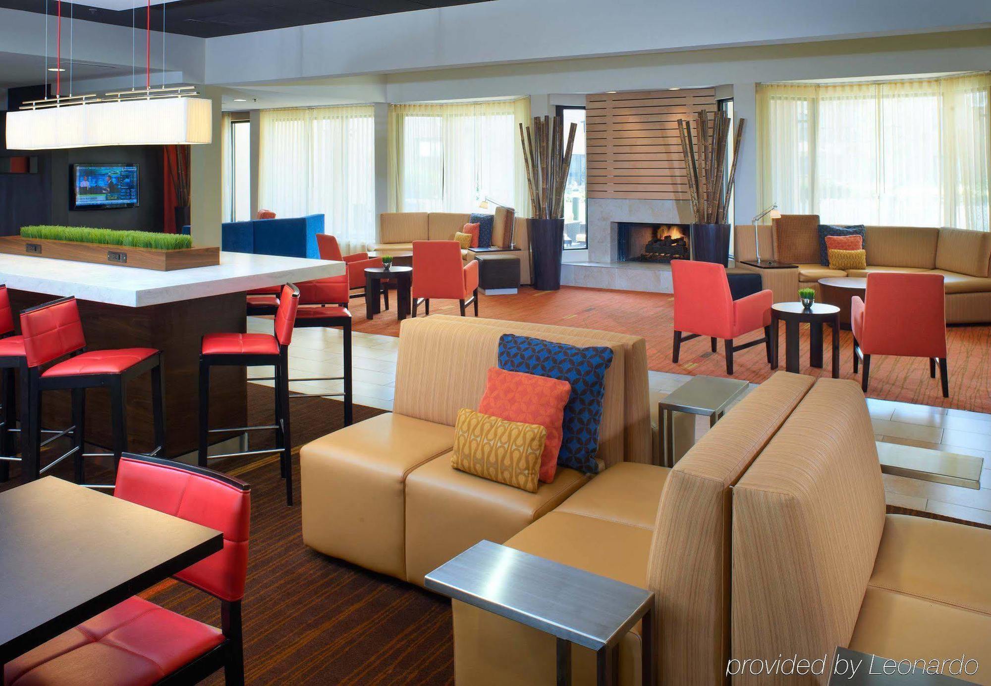 Готель Courtyard By Marriott Indianapolis Airport Екстер'єр фото