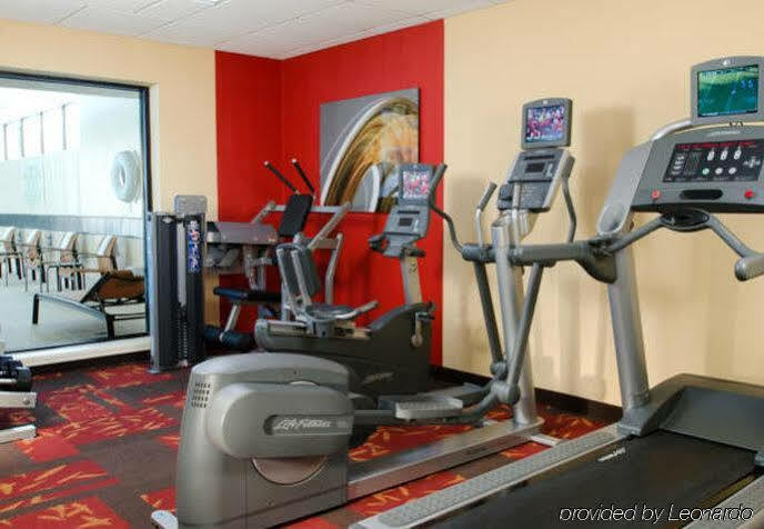 Готель Courtyard By Marriott Indianapolis Airport Екстер'єр фото