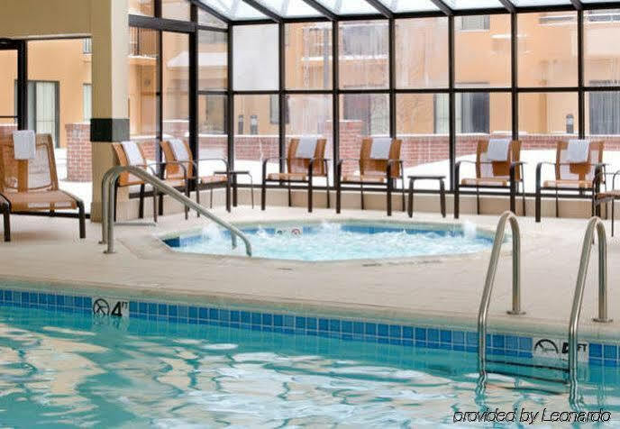 Готель Courtyard By Marriott Indianapolis Airport Екстер'єр фото